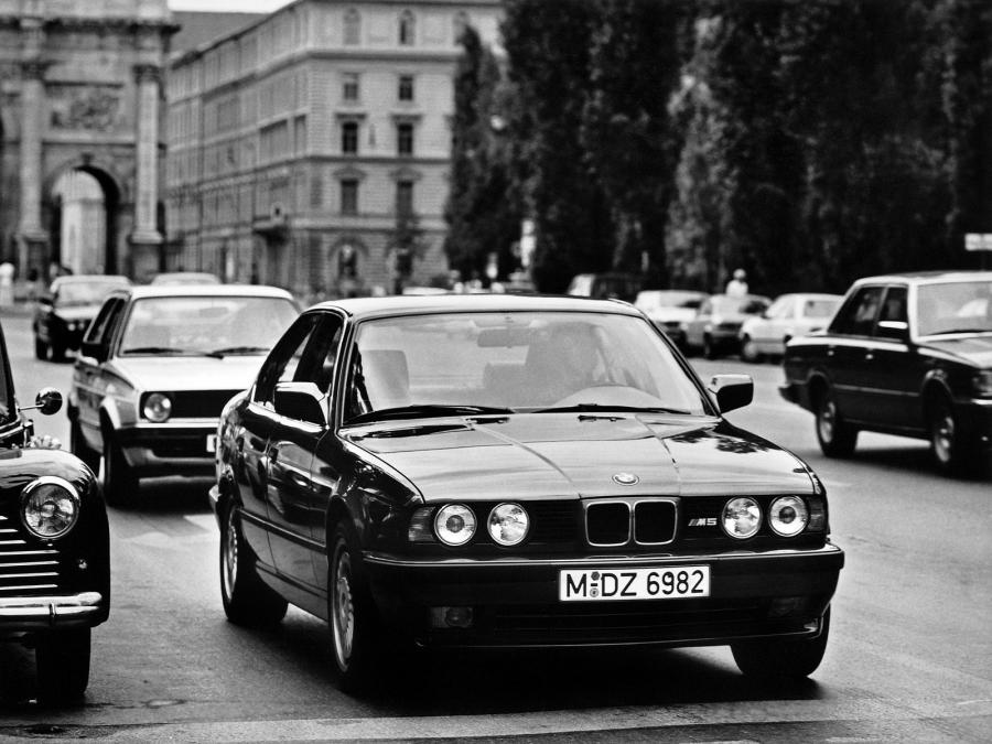  BMW M5 1988 года  (фото 6 из 47)